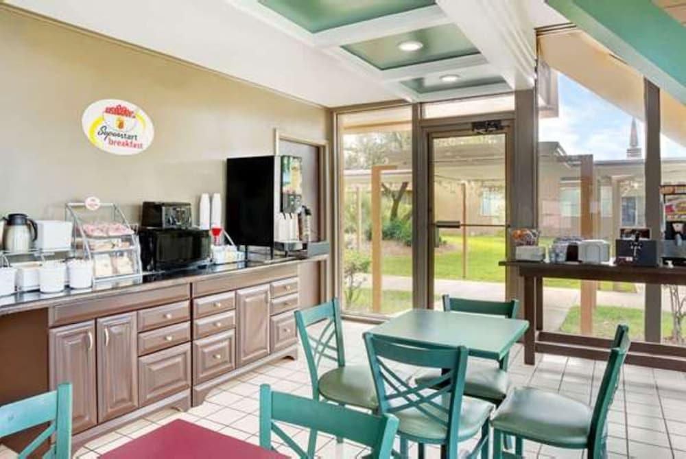 Super 8 By Wyndham St. Augustine Motel Bagian luar foto